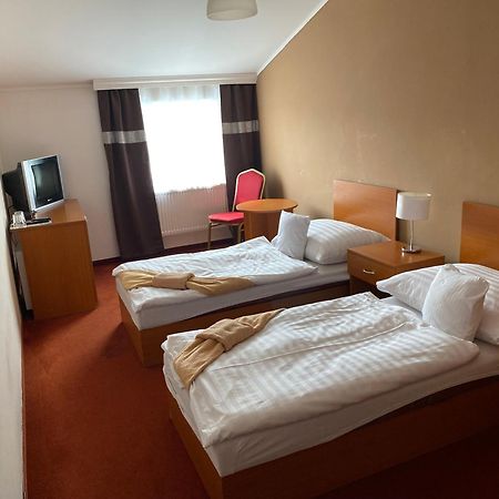 Hotel Cerny Orel Zatec Екстериор снимка