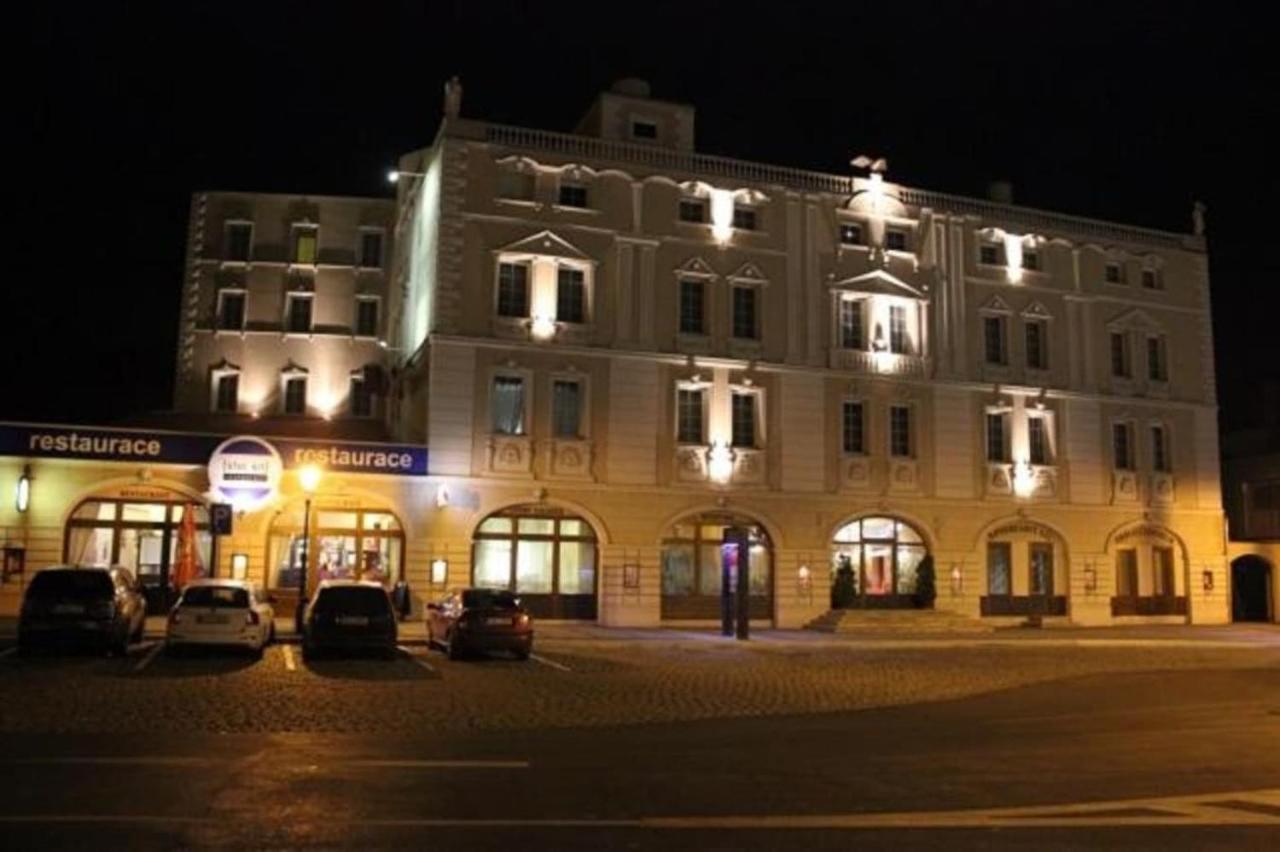 Hotel Cerny Orel Zatec Екстериор снимка