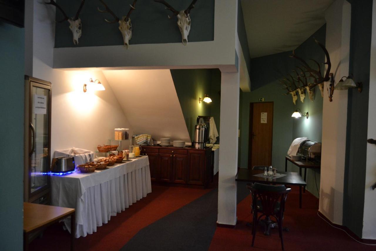 Hotel Cerny Orel Zatec Екстериор снимка