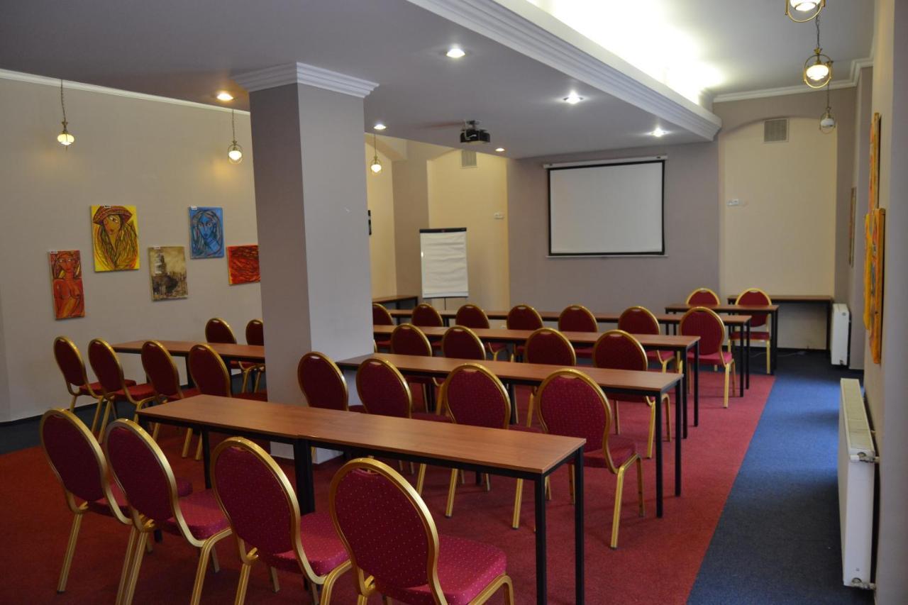 Hotel Cerny Orel Zatec Екстериор снимка