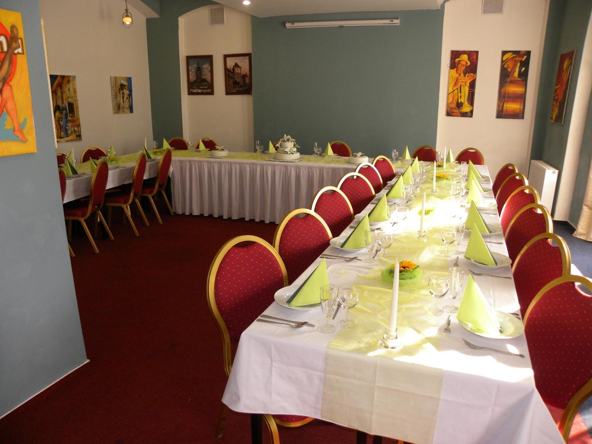 Hotel Cerny Orel Zatec Екстериор снимка
