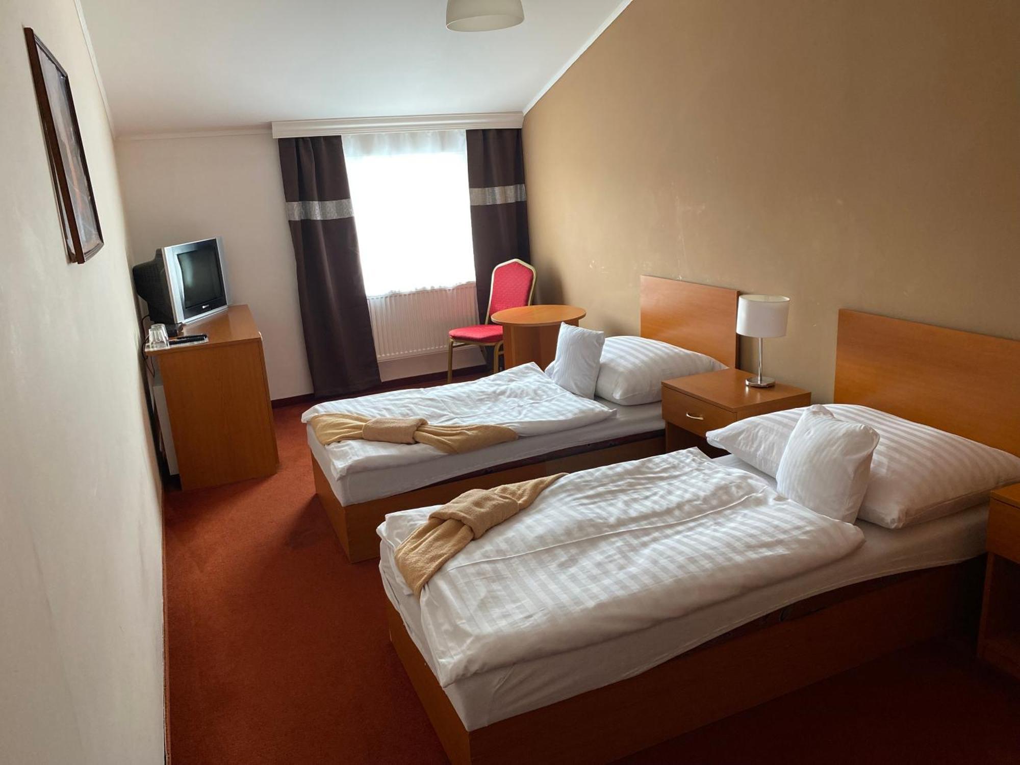 Hotel Cerny Orel Zatec Екстериор снимка